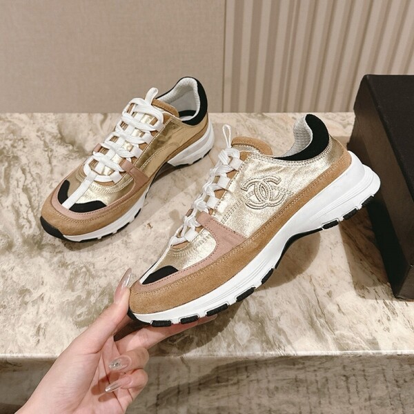 블링크,샤넬 25FW CC로고 라미네이티드 벨벳 스니커즈 골드 G46609