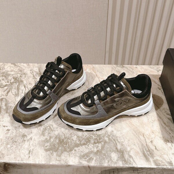 위핑,샤넬 25FW CC로고 라미네이티드 벨벳 스니커즈 카키 G46609