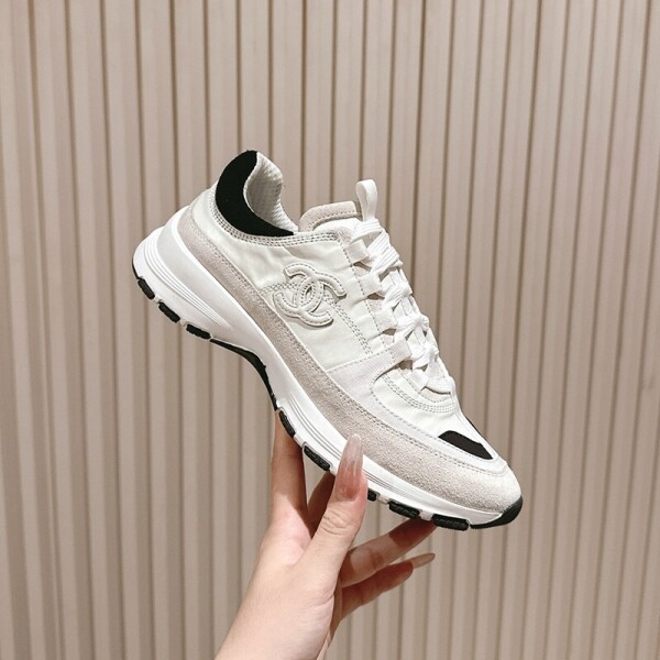 위핑,샤넬 25FW CC로고 라미네이티드 벨벳 스니커즈 화이트 G46609