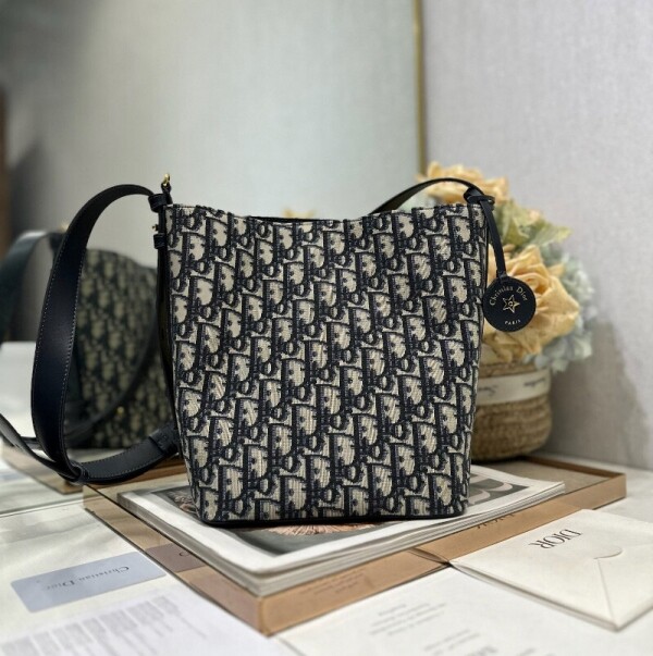 위핑,디올 오블리크 디올스타 버킷백 스몰 블루 M2854UTZQ