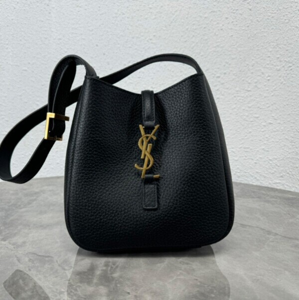 위핑,생로랑 LE 5 À 7 서플 베이비백 블랙 809461