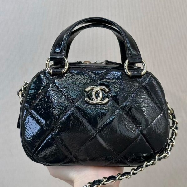 블링크,샤넬 미니 볼링백 블랙 샤이니 크럼플드 카프스킨 골드메탈 AS5536