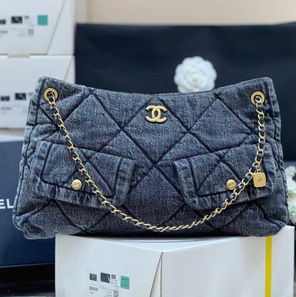 블링크,샤넬 25FW 25K 체인 쇼퍼백 CC 포켓 숄더백 2컬러 블랙 램스킨 데님 AS5740