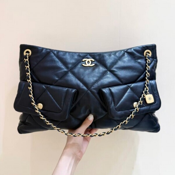 블링크,샤넬 쇼핑백 램스킨 골드 메탈 블랙 AS5740 B22139 94305