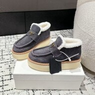 프라다 삼각 로고 스웨이드 시어링 로퍼 보라 1D717N