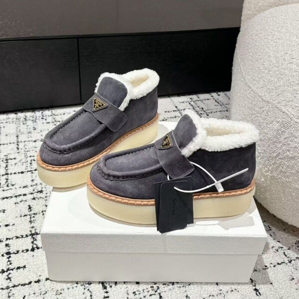 블링크,프라다 삼각 로고 스웨이드 시어링 로퍼 보라 1D717N