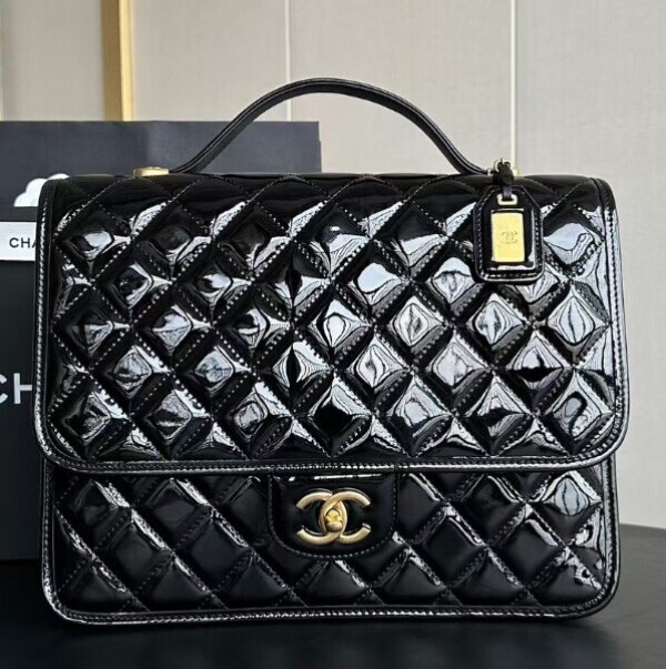 블링크,샤넬 페이던트 카프스킨 제니 백팩 라지 블랙 골드 메탈 AS3662