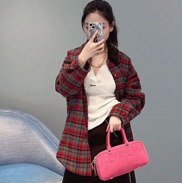 블링크,미우미우 체크 패턴 다운 자켓 슬레이트 레드 ML855_172Z  Y