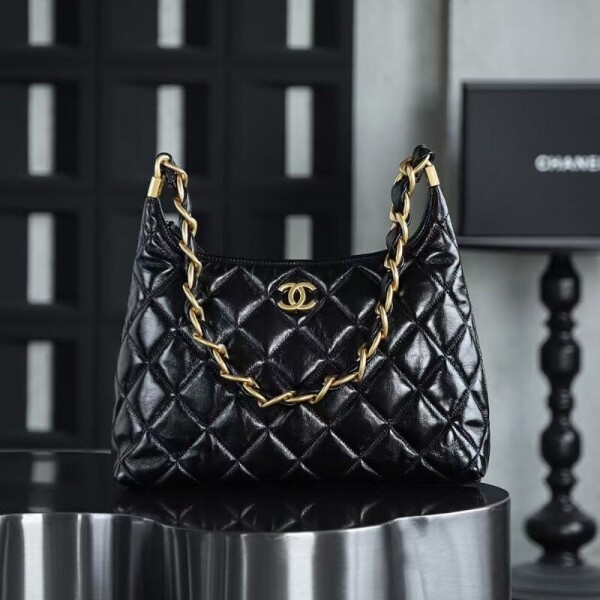 블링크,샤넬 호보 핸드백 유광 그레인드 카프스킨, 골드 메탈  AS4293