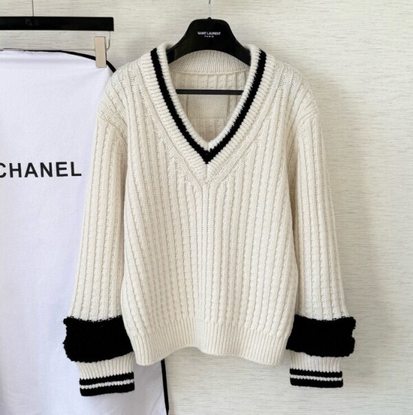 블링크,샤넬 25N 코코네쥬 풀오버 브이넥 CC로고 니트 울 스웨터 2컬러 P79690  Y