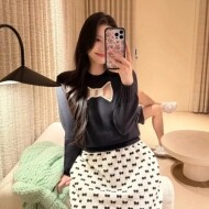 샤넬 25FW  CC 리본 장식 울 실크 풀오버  P80682  Y