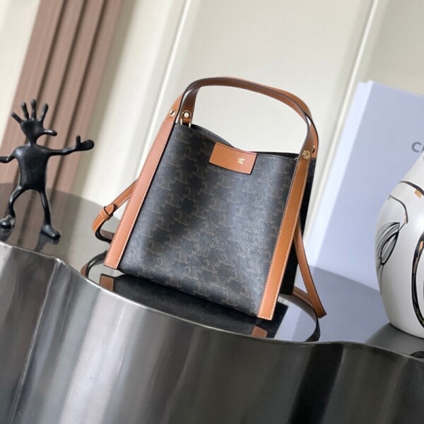 블링크,셀린느 트리옹프 스몰 큐보 토트백 미엘 124182Q72