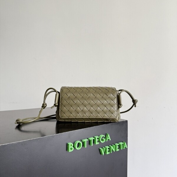 블링크,보테가베네타 신상 노투르노 폰단트 카키 843893V5ZZ42132