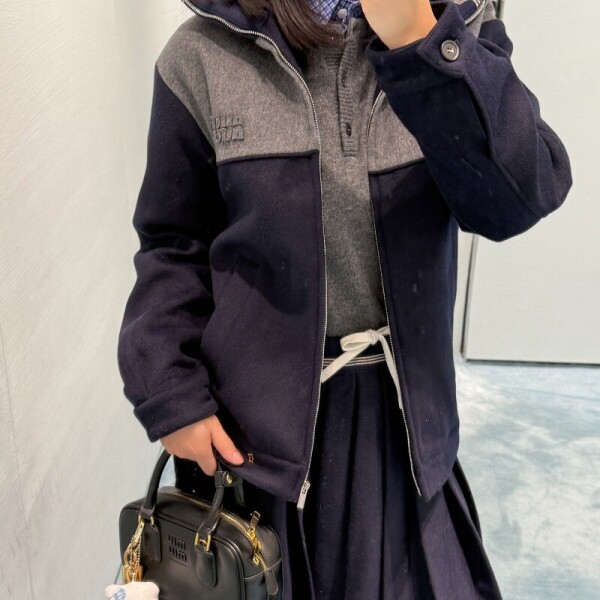 블링크,미우미우 로고 자수 지퍼 스웨트셔츠 ML1412SOOO18ZL  D