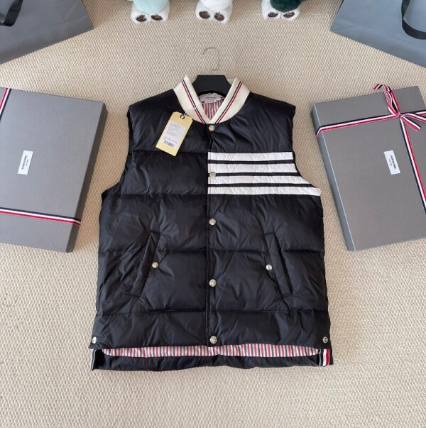 블링크,톰브라운 사선 나일론 남성 패딩 조끼 415 MVD017X   D