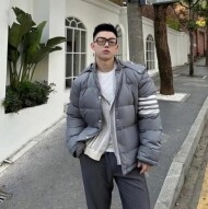 톰브라운 매트 나일론 사선 다운 봄버 자켓 2컬러 MJD061X  H