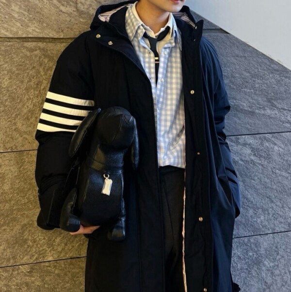 블링크,톰브라운 폴리 트윌 다운필 호드 풋볼 사선 파카 2컬  MOD064X-07259-415  H