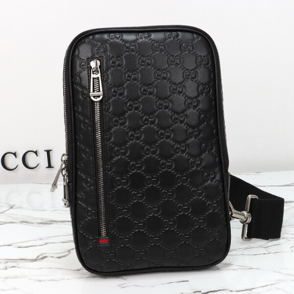블링크,구찌 남자 신상  GG 엠블럼 스몰 크로스백 862915