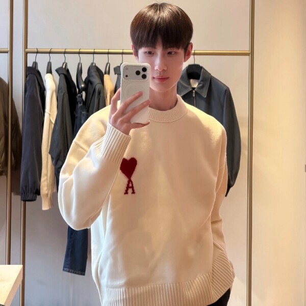 블링크,아미 드 쾨흐 크루 넥 울 스웨터 남여공용 2컬러 H25UKS838018  H