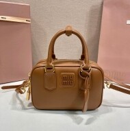 미우미우 아르카디 가죽 토트백 5BB123