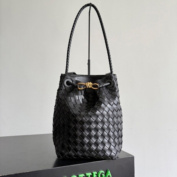 블링크,보테가 베네타 스몰 안디아모 버킷 피클 블랙 855759VCPP13297