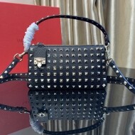 발렌티노 가라바니 록스터드 스몰 크로스바디 백 WW2B0J47VSF