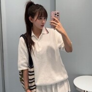 미우미우 버튼 플라켓 리브 헴 폴로 티셔츠 MMLB31  H