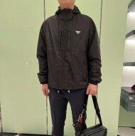 프라다 리나일론 리버서블 바람막이 자켓 트랙 SGC603  H