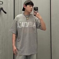 발렌시아가 크루 넥 티셔츠 739784TRVK11300  D