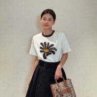 버버리 데이지 꽃 프린트 코튼 티셔츠 81262551 D
