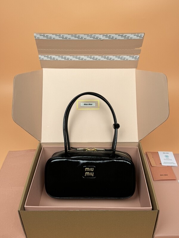 블링크,미우미우 토트백 나플락 페이던트 보백 5BB173 미디움