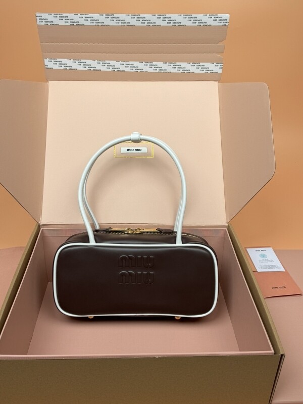 블링크,미우미우 토트백 나플락 페이던트 보백 5BB173 미디움