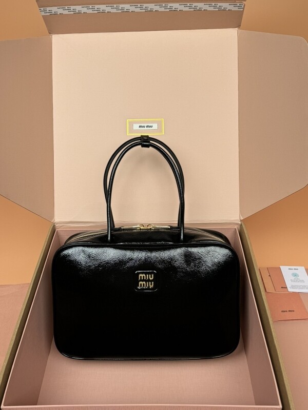 블링크,미우미우 토트백 나플락 페이던트 보백 5BB173 라지