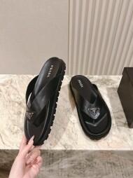 프라다 남성 러버 통 샌들