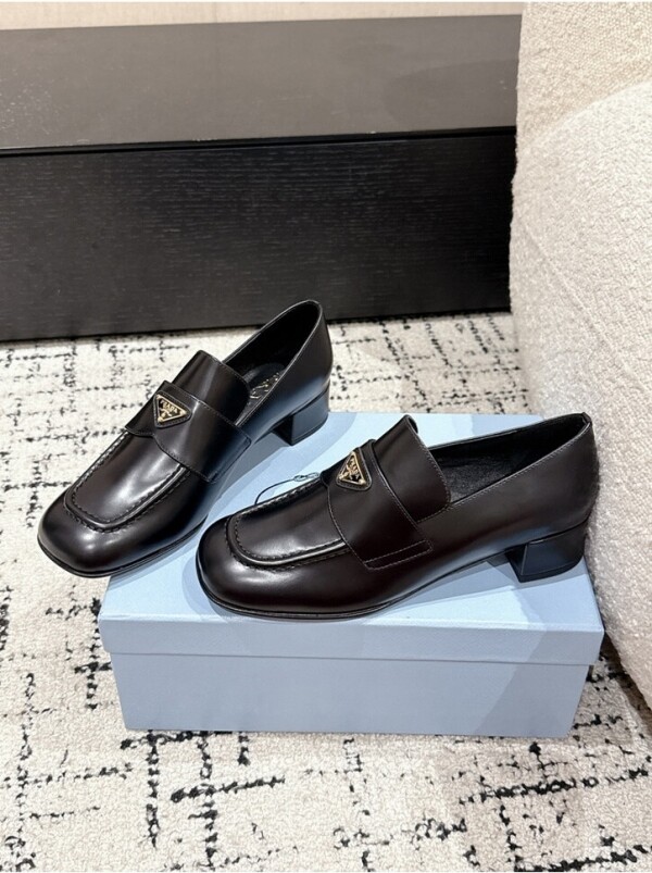 위핑,프라다 Prada 여성 로퍼