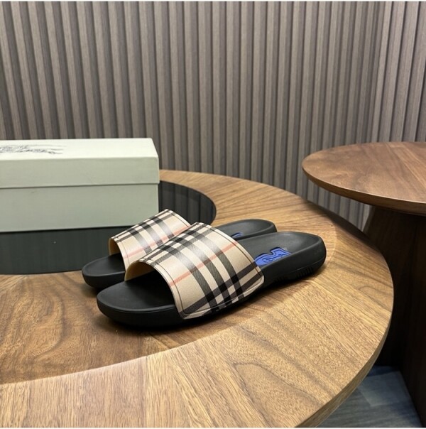 위핑,버버리 체크 다이브 슬라이드 81021331