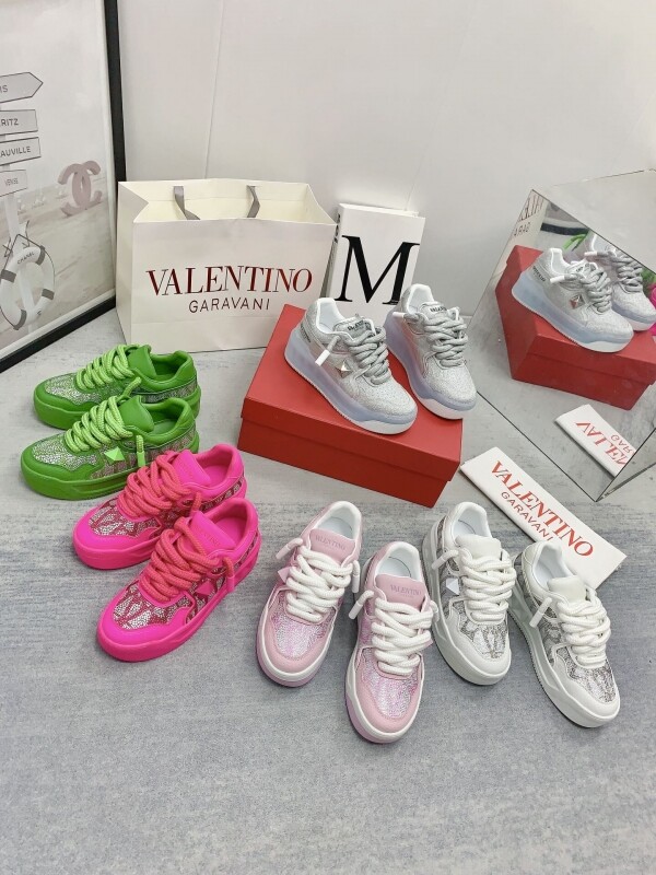 위핑,발렌티노 Valentino Out Stud 커플 12컬러 굽높이 6.0cm