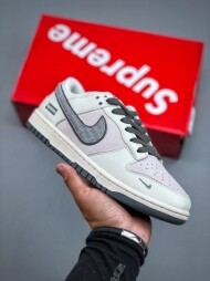 Nike SB Dunk Low x Supreme XX2025 188
