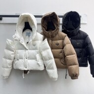 프라다 탈부착 가능 투웨이 삼각 로고 레더 장식 후드 패딩 다운 점퍼