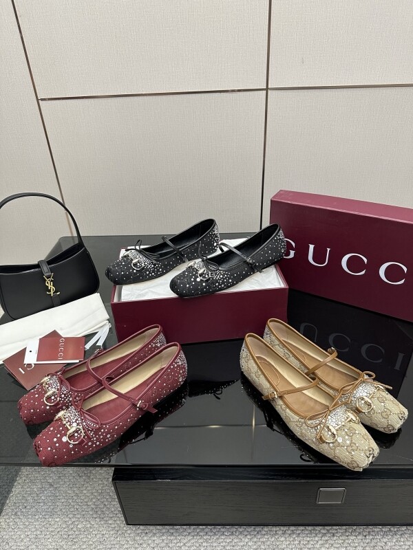 위핑,구찌 GG 크리스털 구찌 홀스빗 플랫 슈즈 ‎848330 FAEZ0 2549