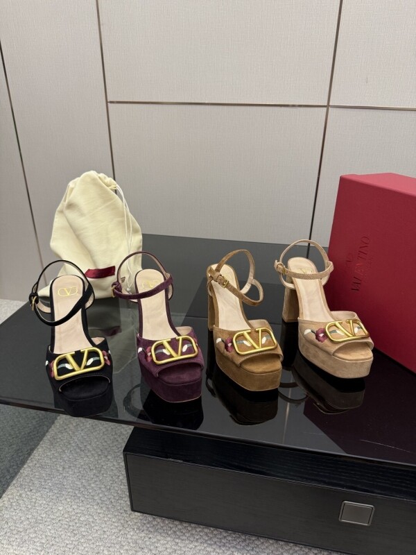 위핑,발렌티노 브이로고 시그니처 체리픽 플랫폼 스웨이드 샌들 115MM 7W2S0FG2JVI