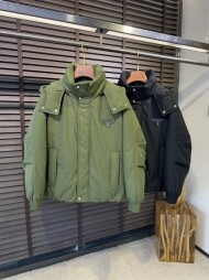 프라다 FW2025 신상 후드 하이넥 구스 다운 점퍼
