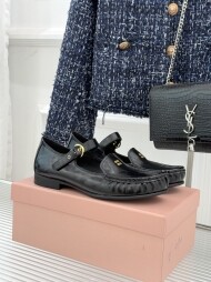 미우미우 스트랩 가죽 로퍼 5D563E_007_F0002_F_015