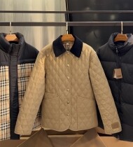 버버리 퀼팅 반 재킷 81089891