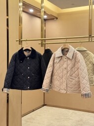 버버리 크롭 퀼팅 나일론 재킷