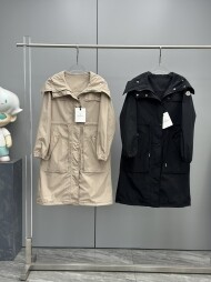 몽클레어 여성 바람막이  만티오 Mantio Parka
